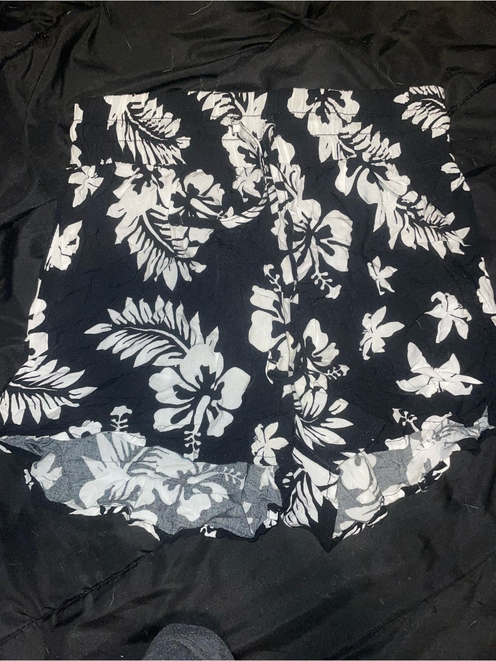 Rue 21 Black & White flowy Floral Women’s Shorts size medium
